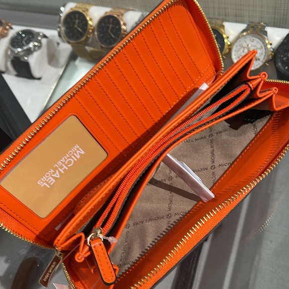 MICHAEL KORS JST
Leather Continental Wristlet Phone Case Wallet
Poppy
NWT - Picture 9 of 16